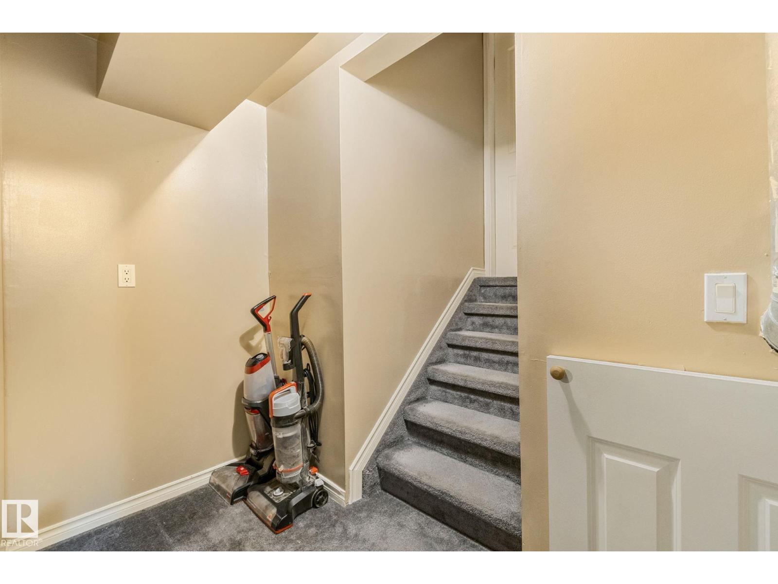 Photo 15 of 4424 32 A Av Nw, Edmonton AB