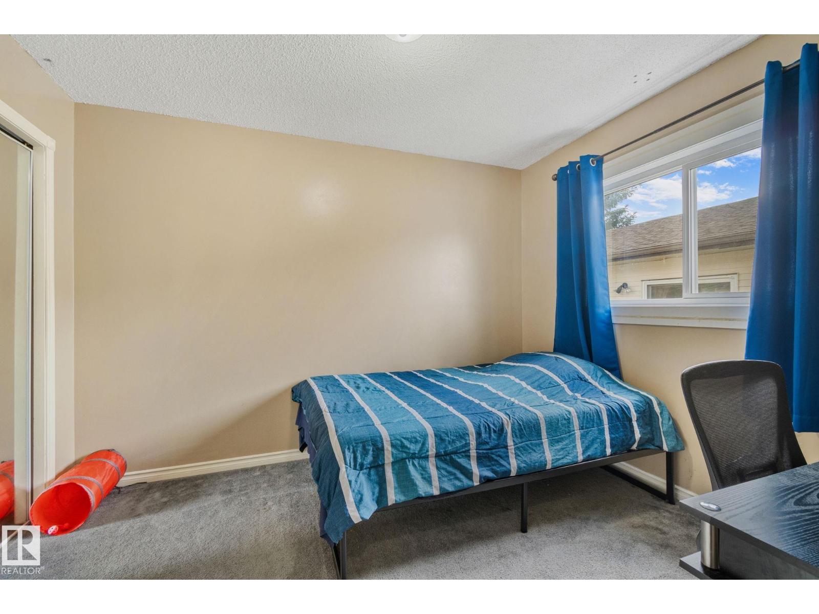 Photo 10 of 4424 32 A Av Nw, Edmonton AB
