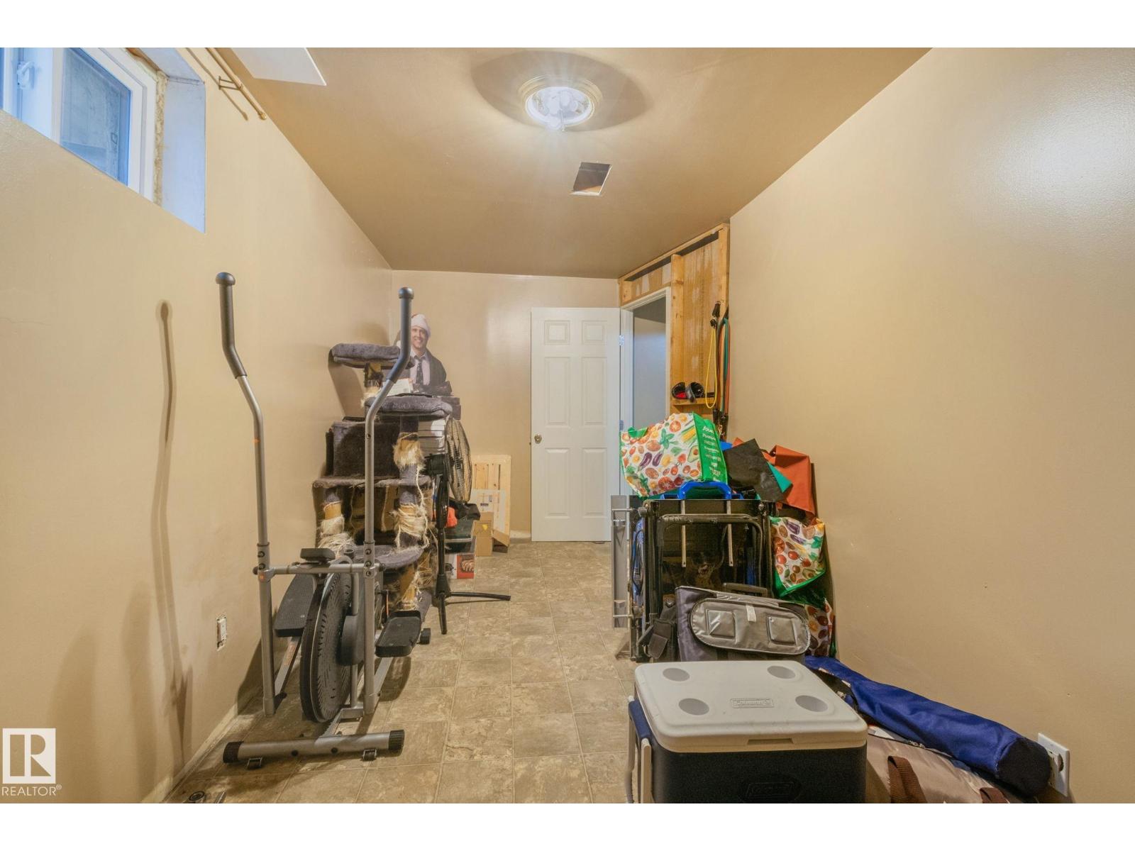 Photo 17 of 4424 32 A Av Nw, Edmonton AB
