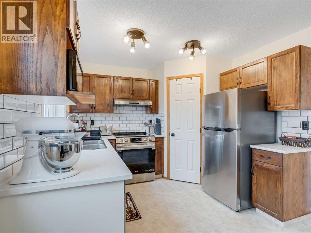 Single Family House for Sale in  Bridleridge Gardens SW Bridlewood Calgary 