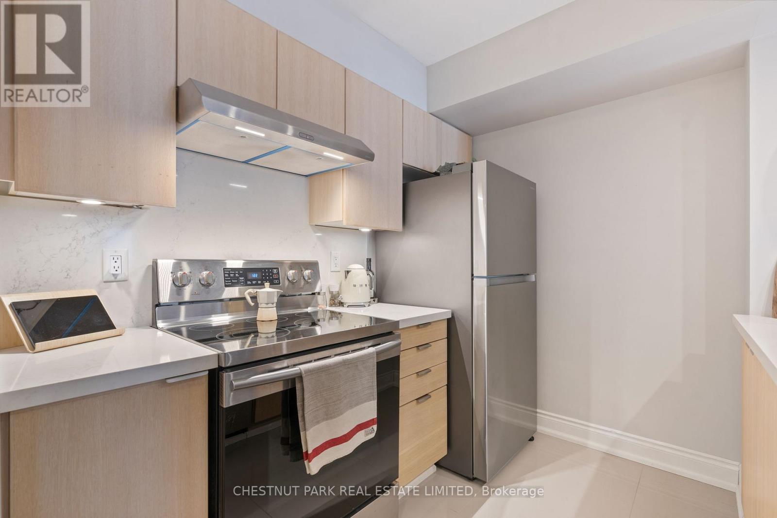 Photo 11 of 308 1 Balmoral Avenue, Toronto ON