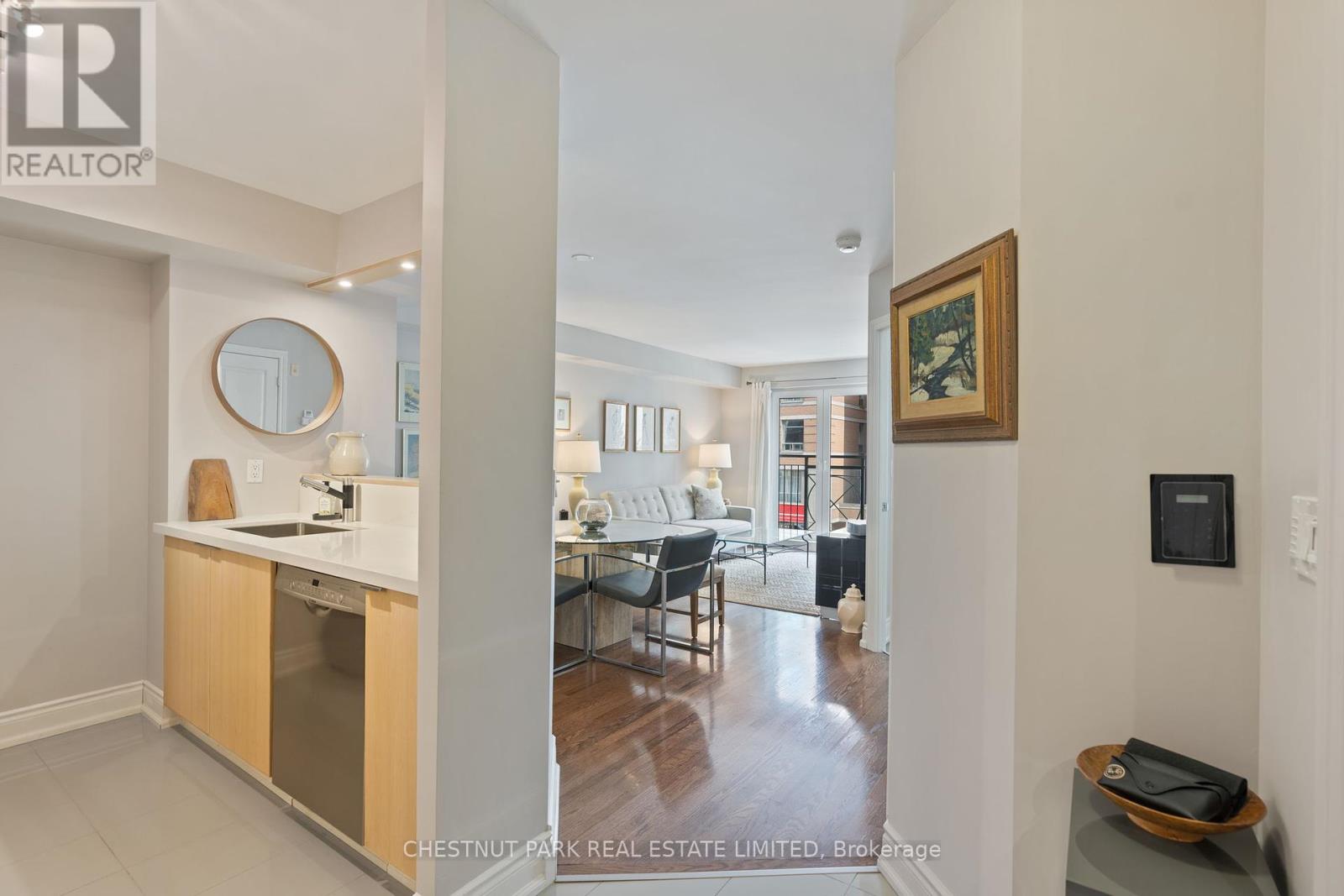 Photo 14 of 308 1 Balmoral Avenue, Toronto ON