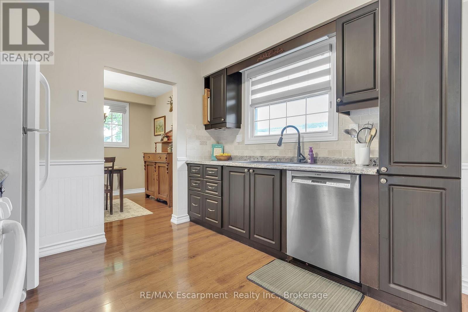 Photo 18 of 2410 Tait Avenue, Burlington ON