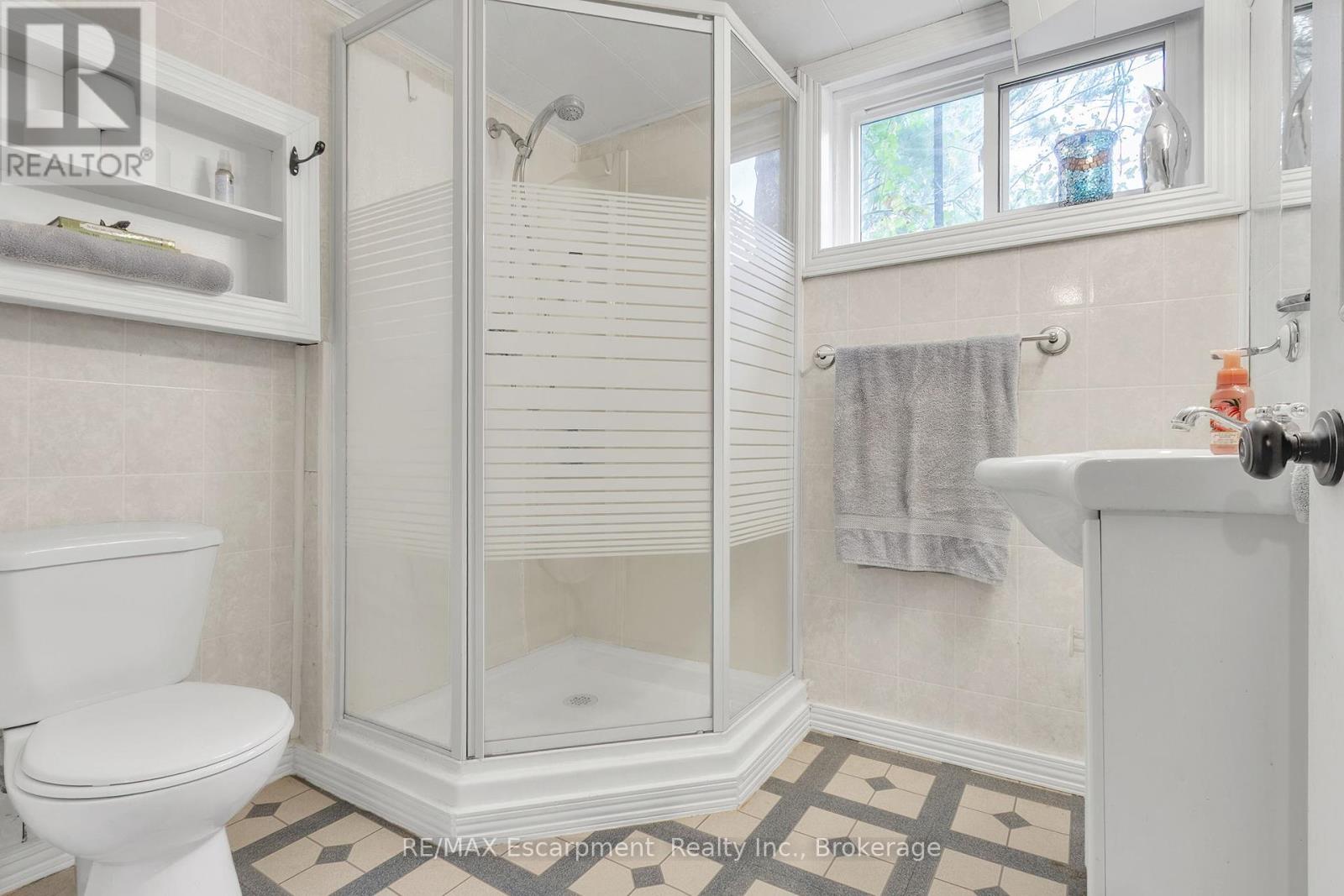 Photo 34 of 2410 Tait Avenue, Burlington ON