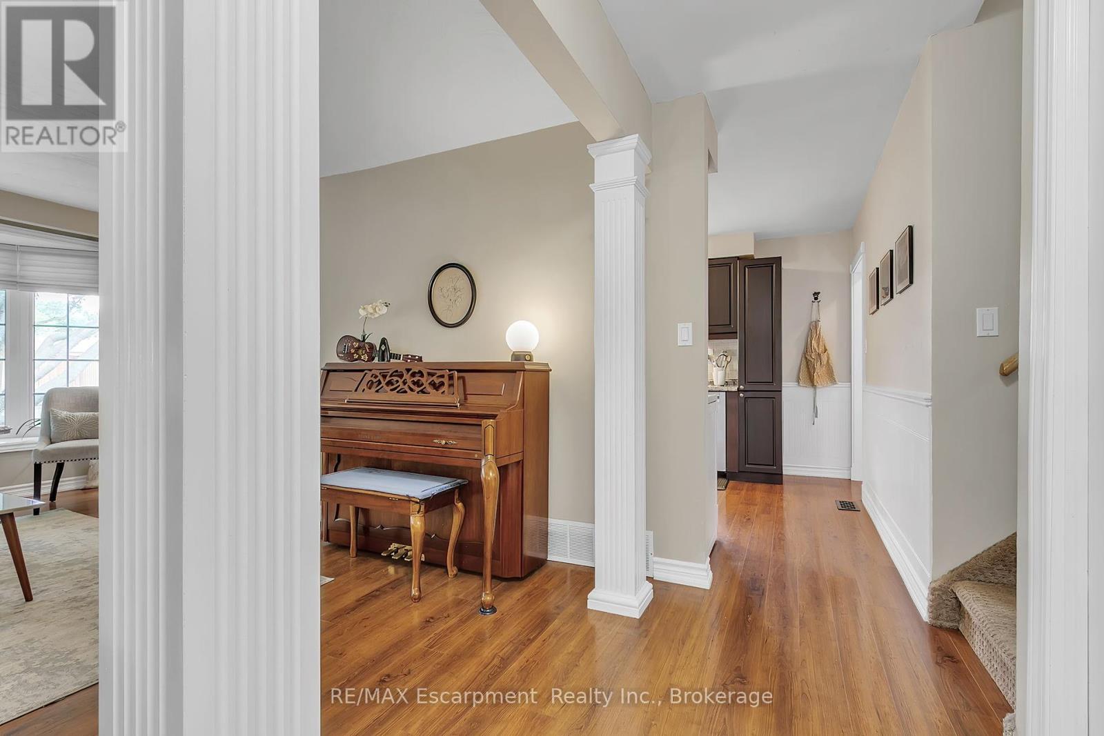 Photo 4 of 2410 Tait Avenue, Burlington ON