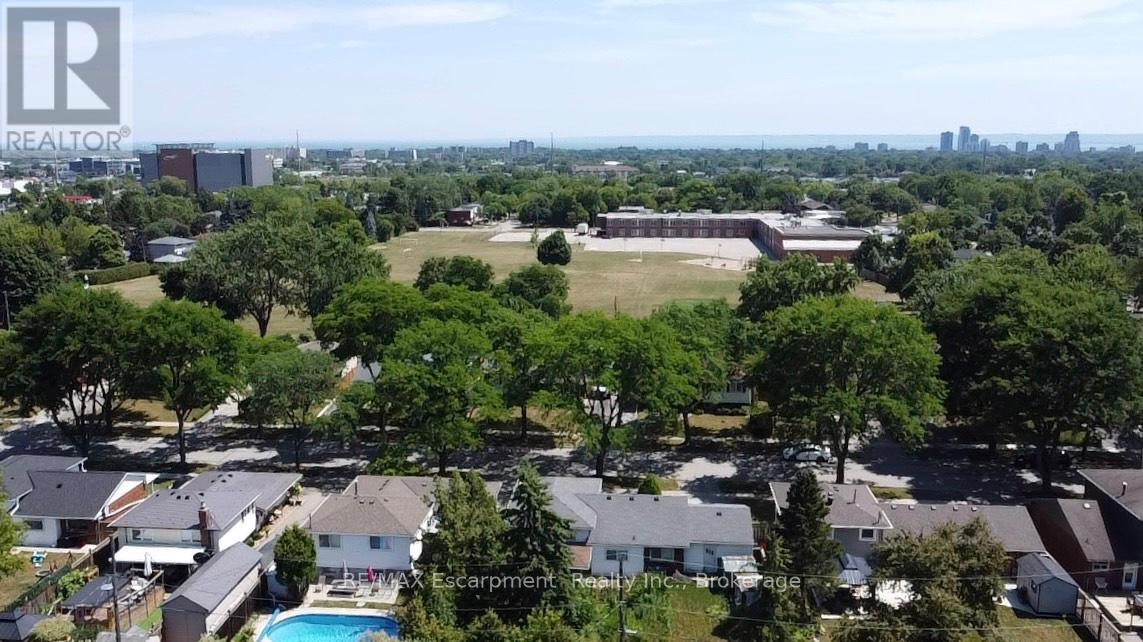 Photo 46 of 2410 Tait Avenue, Burlington ON
