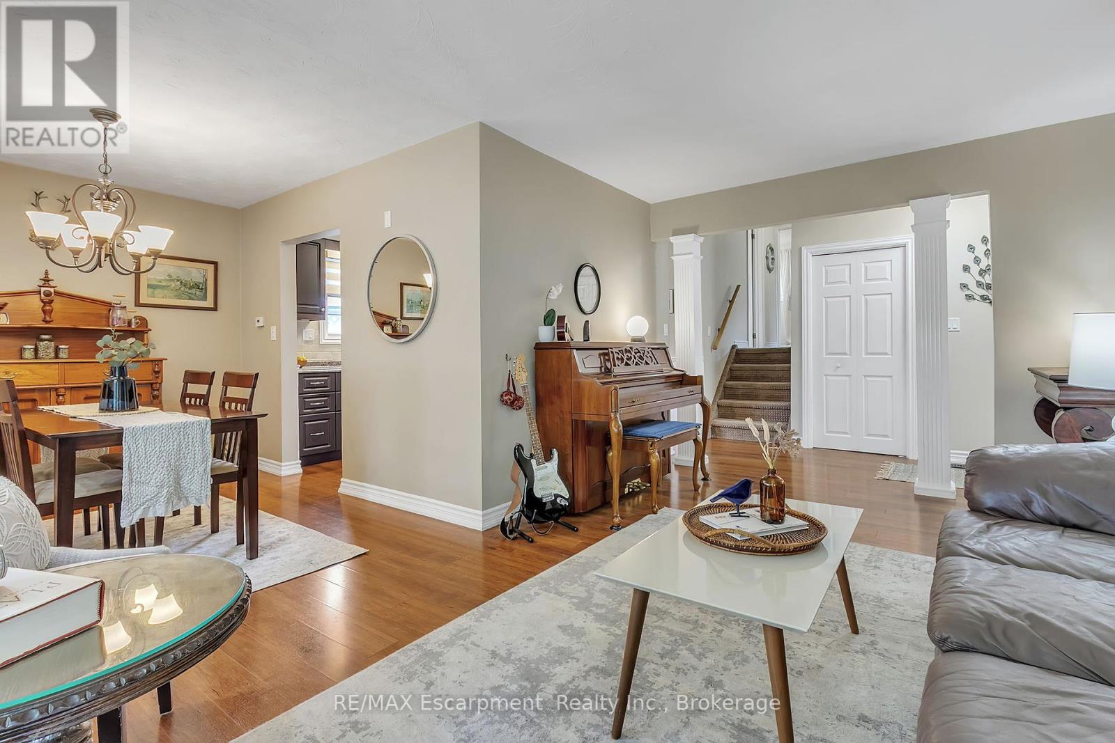 Photo 9 of 2410 Tait Avenue, Burlington ON