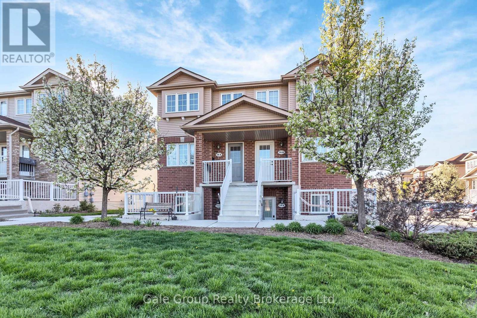 Photo 15 of 19 A 50 Howe Drive, Kitchener ON