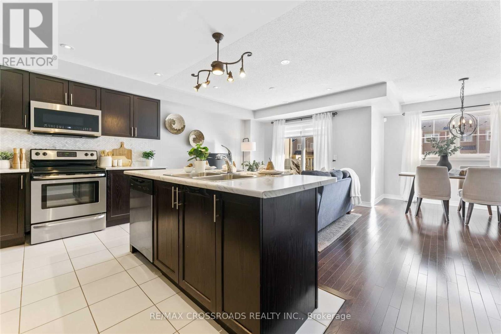 Photo 4 of 64 Tabaret Crescent, Oshawa ON