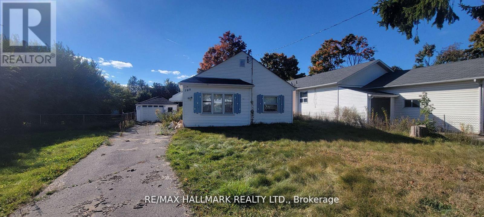 Photo 4 of 780 Liverpool Road, Pickering ON
