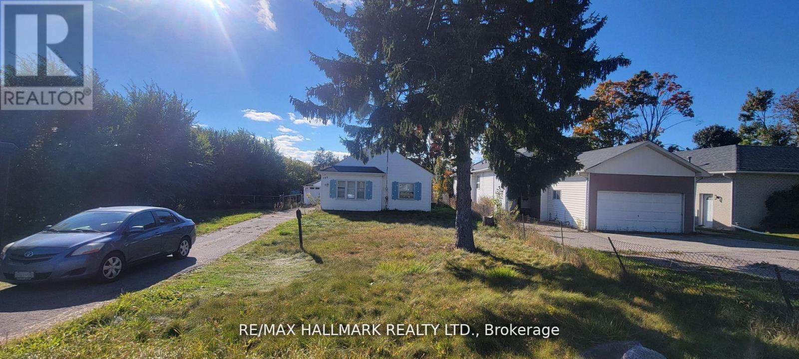Photo 2 of 780 Liverpool Road, Pickering ON