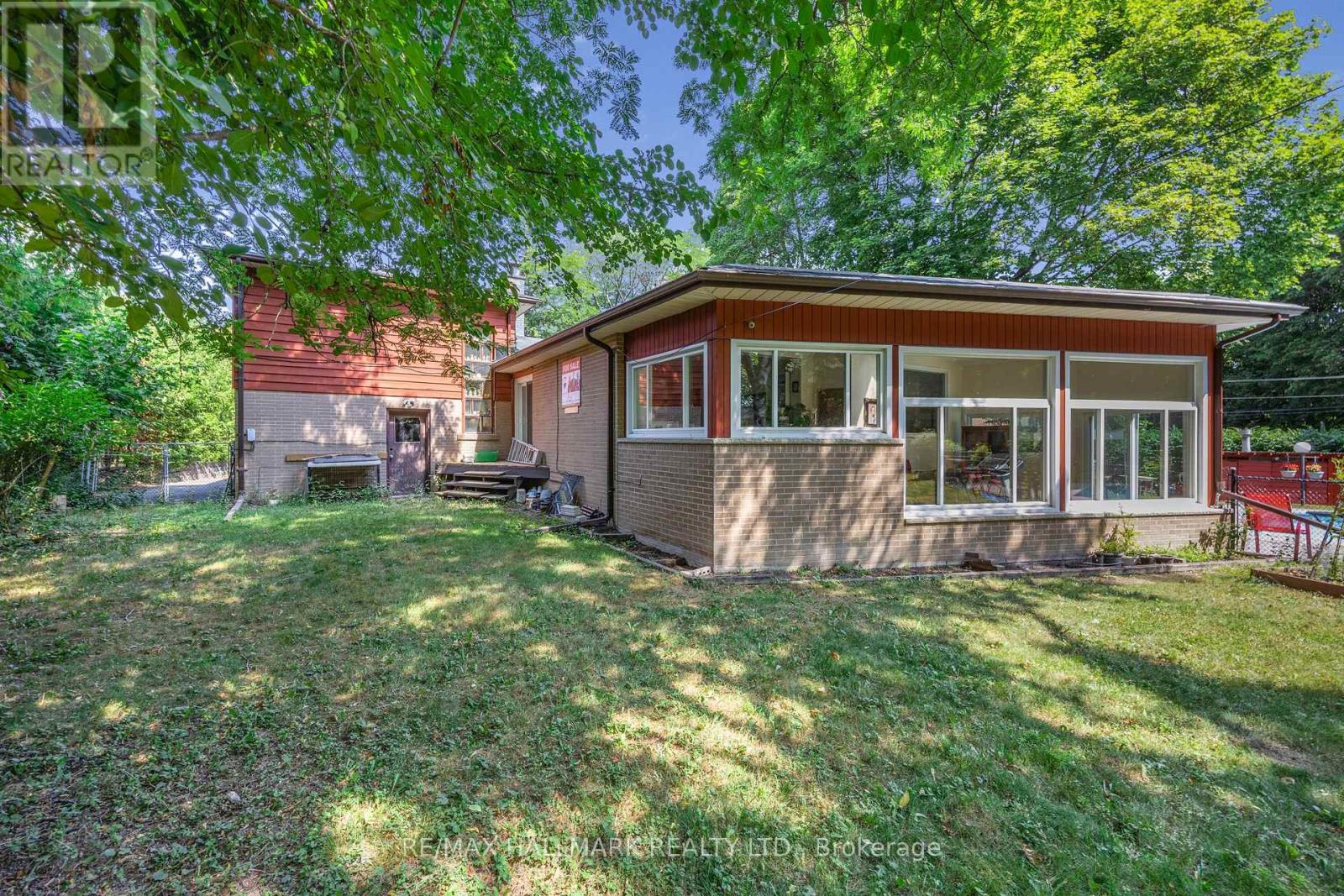Photo 4 of 19 Talwood Drive, Toronto ON