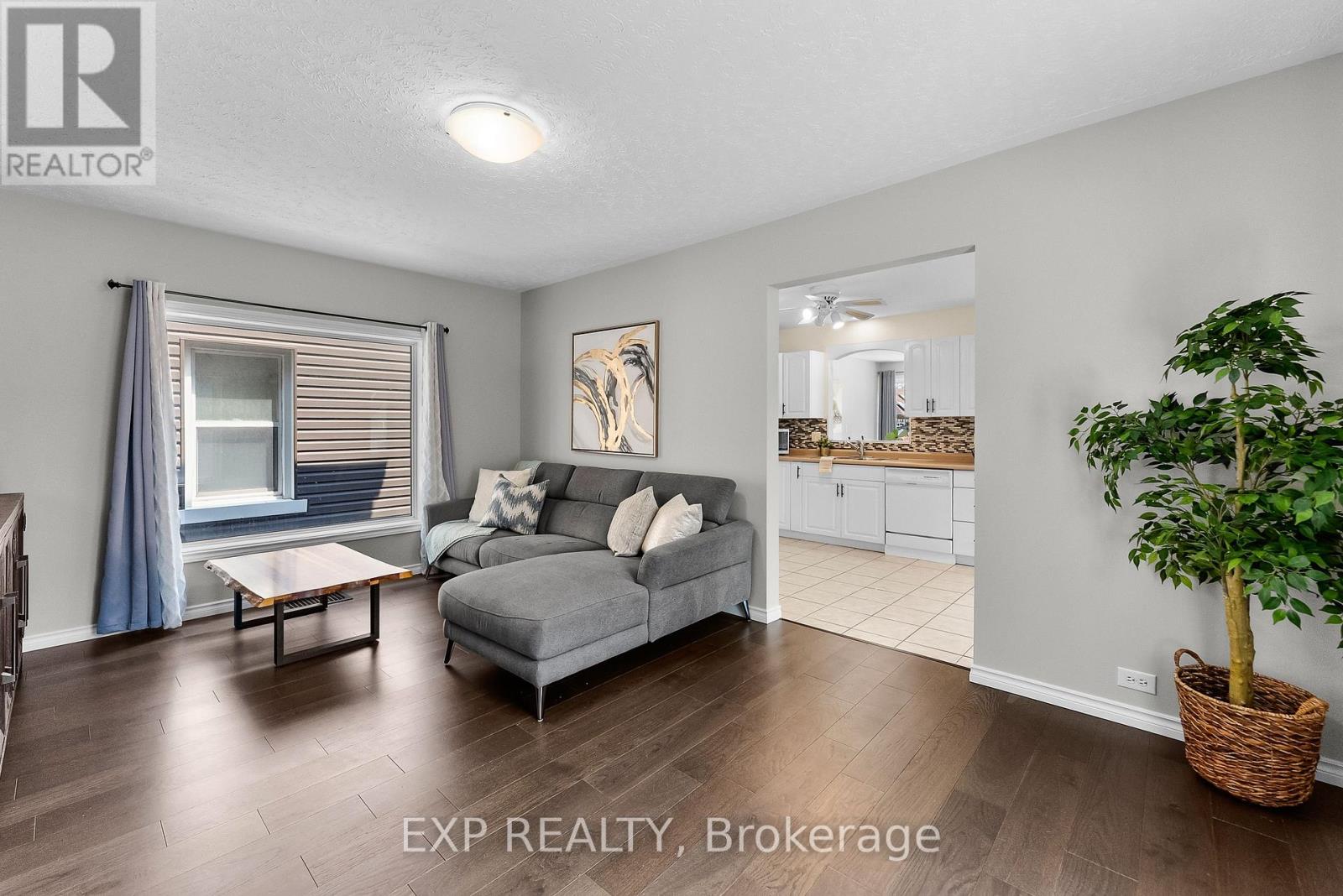 Photo 13 of 62 Garner Avenue, Welland ON