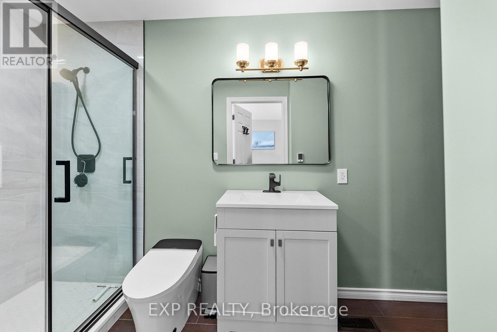 Photo 26 of 62 Garner Avenue, Welland ON