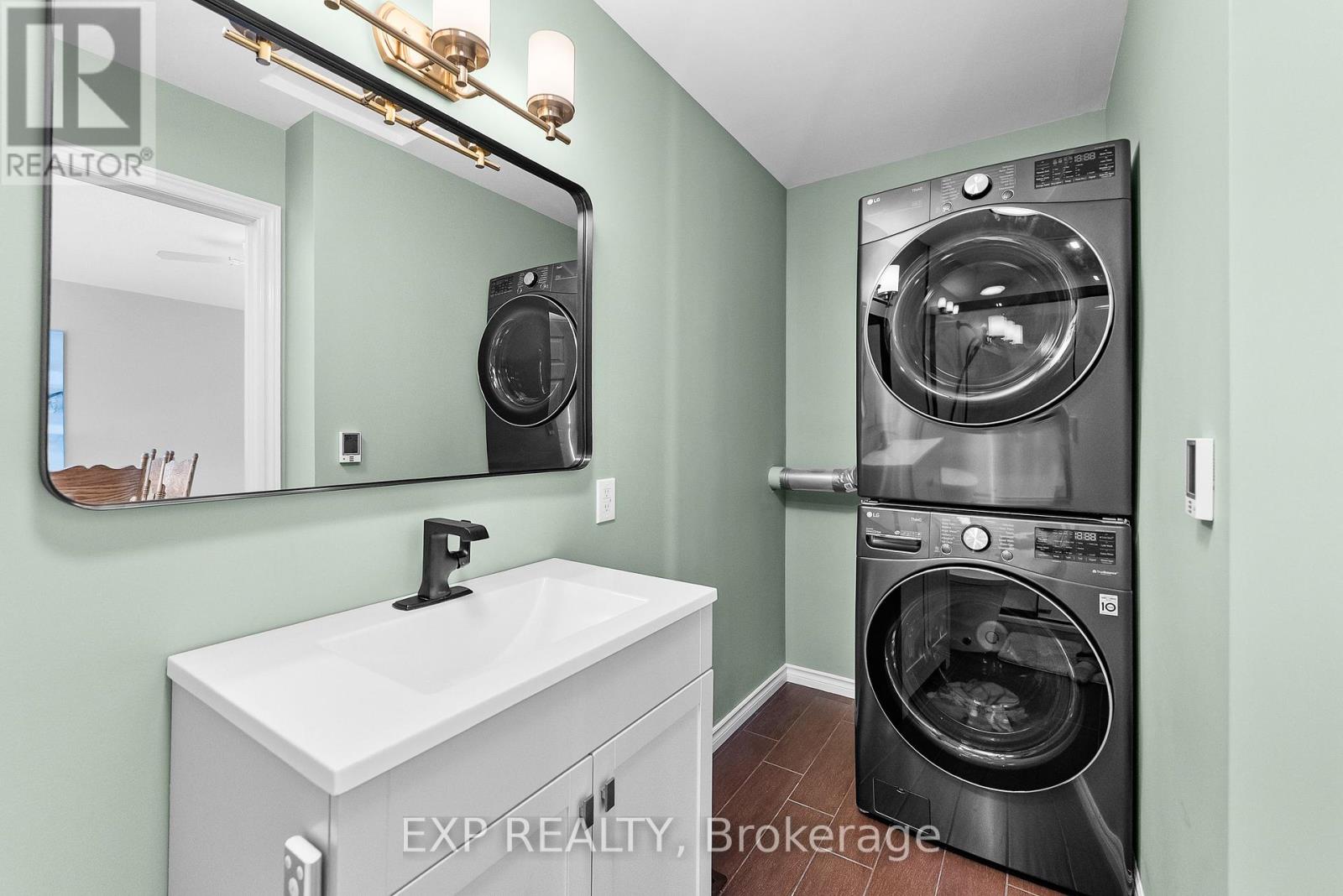 Photo 27 of 62 Garner Avenue, Welland ON
