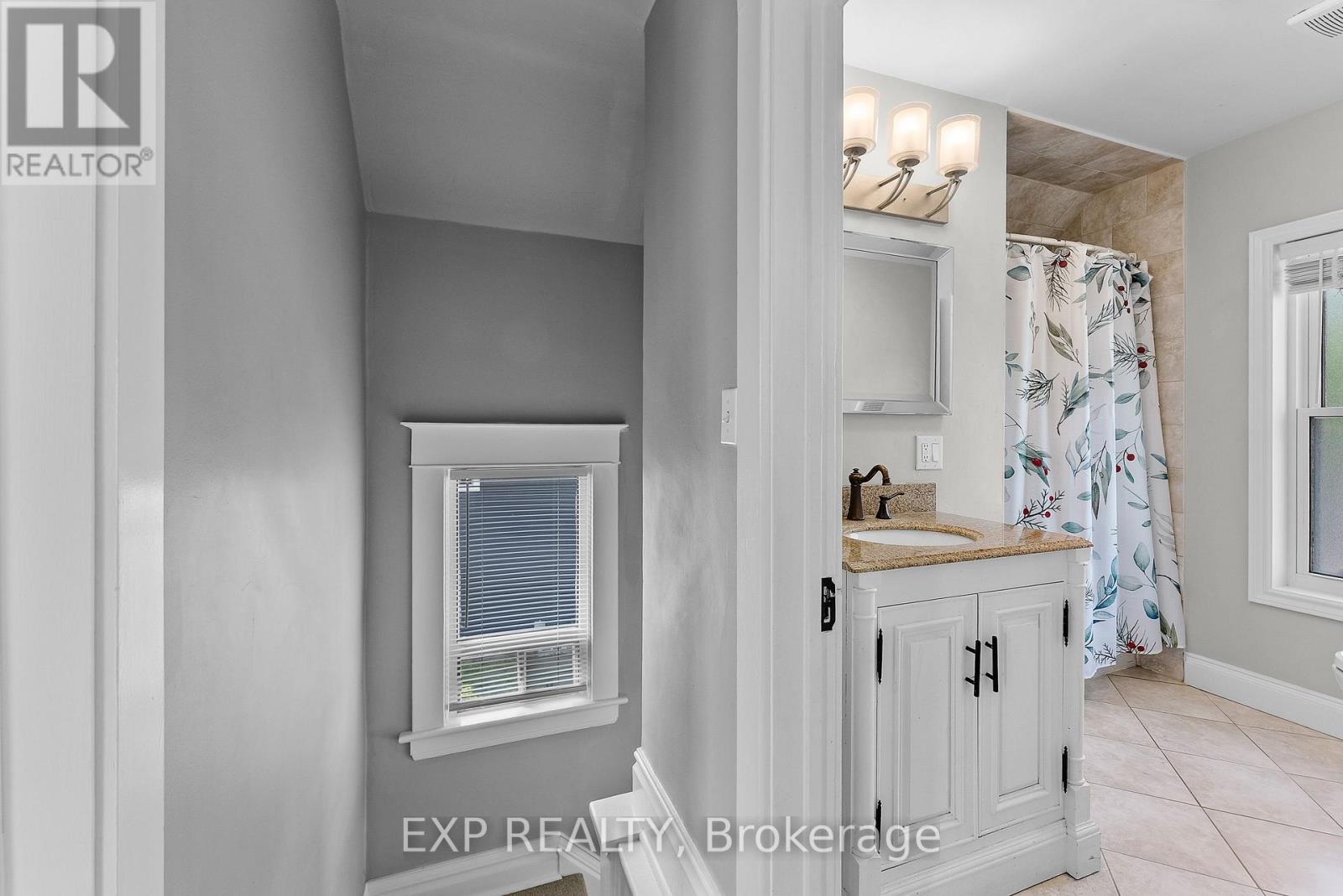 Photo 28 of 62 Garner Avenue, Welland ON
