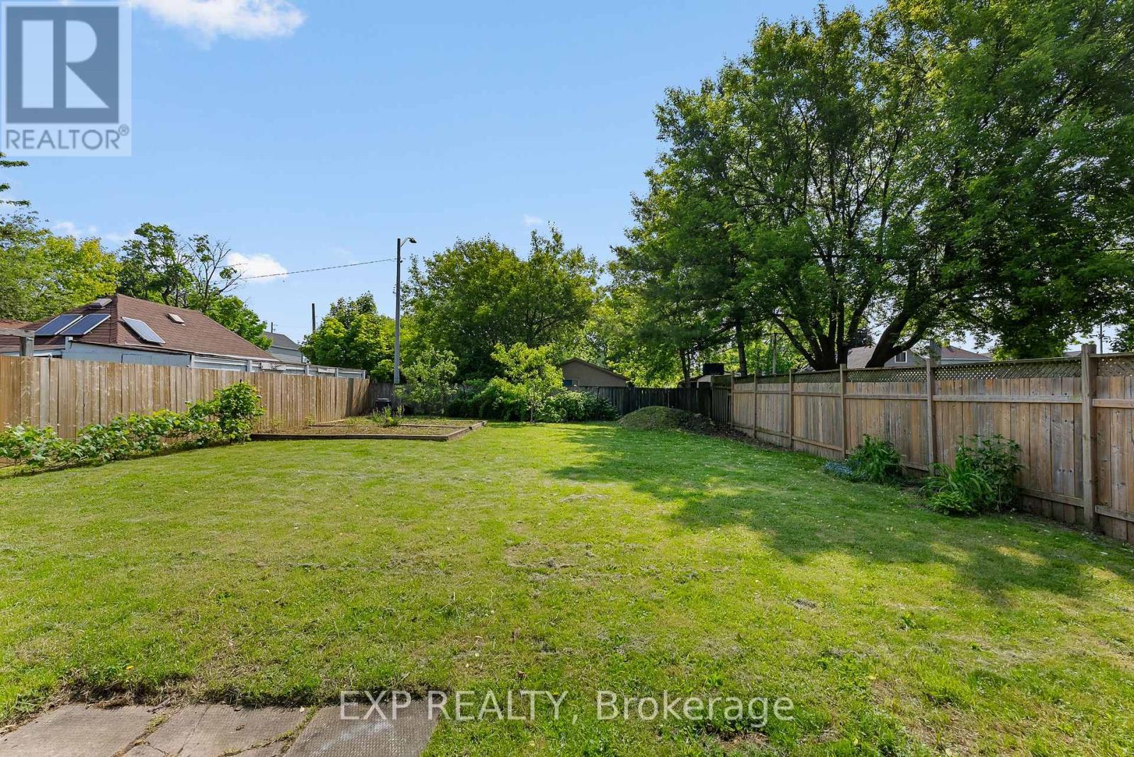 Photo 33 of 62 Garner Avenue, Welland ON