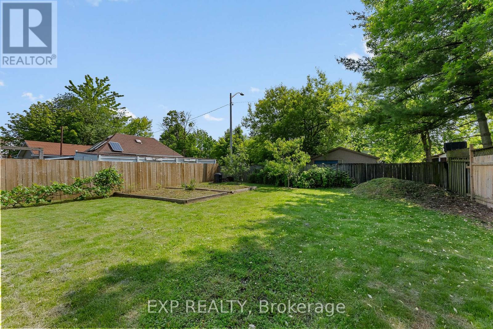 Photo 34 of 62 Garner Avenue, Welland ON