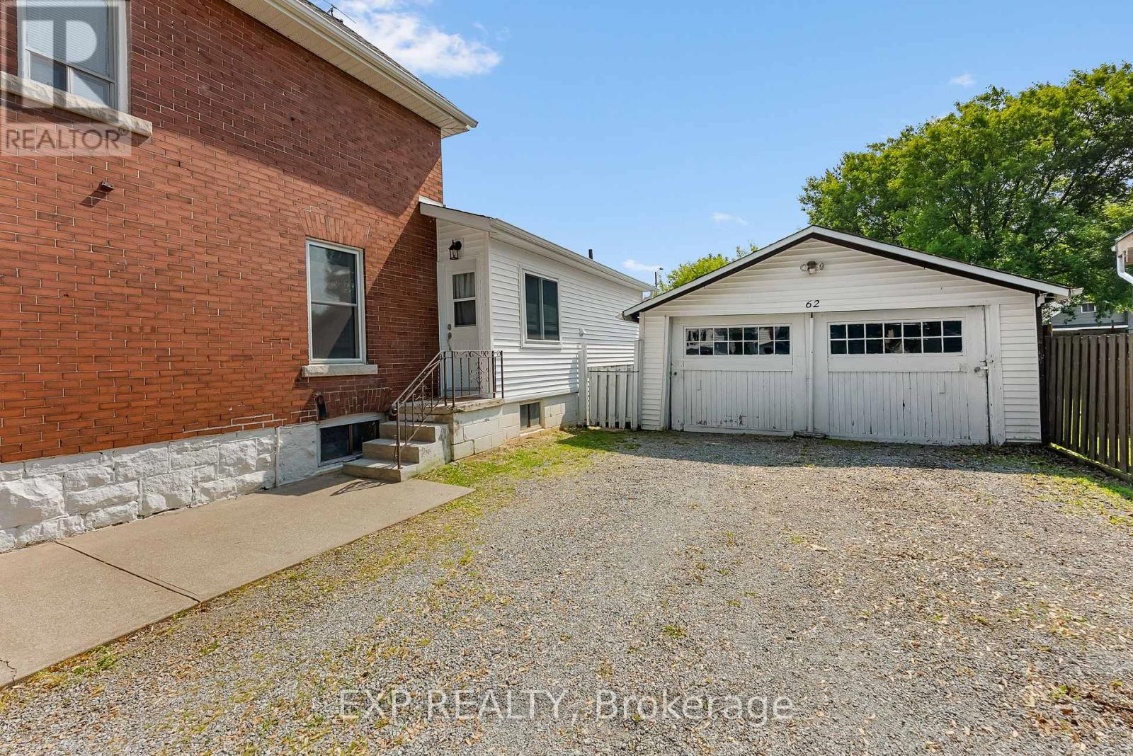Photo 5 of 62 Garner Avenue, Welland ON