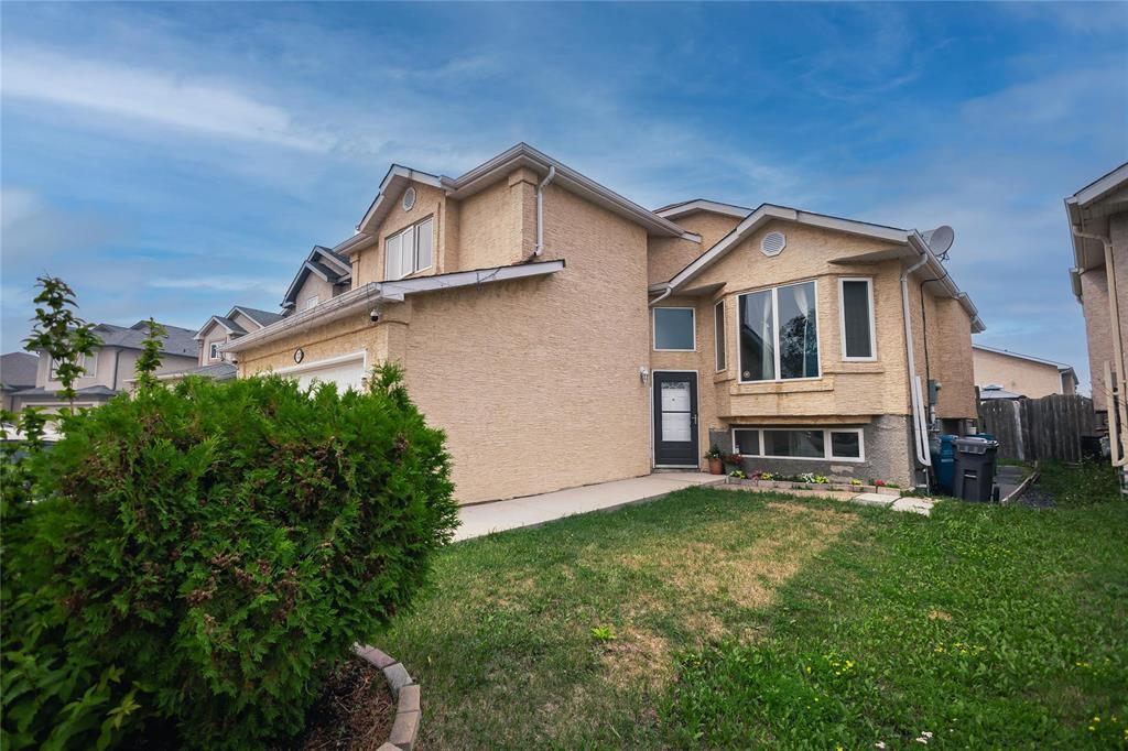 Photo 2 of 122 Khalsa Street, Winnipeg MB