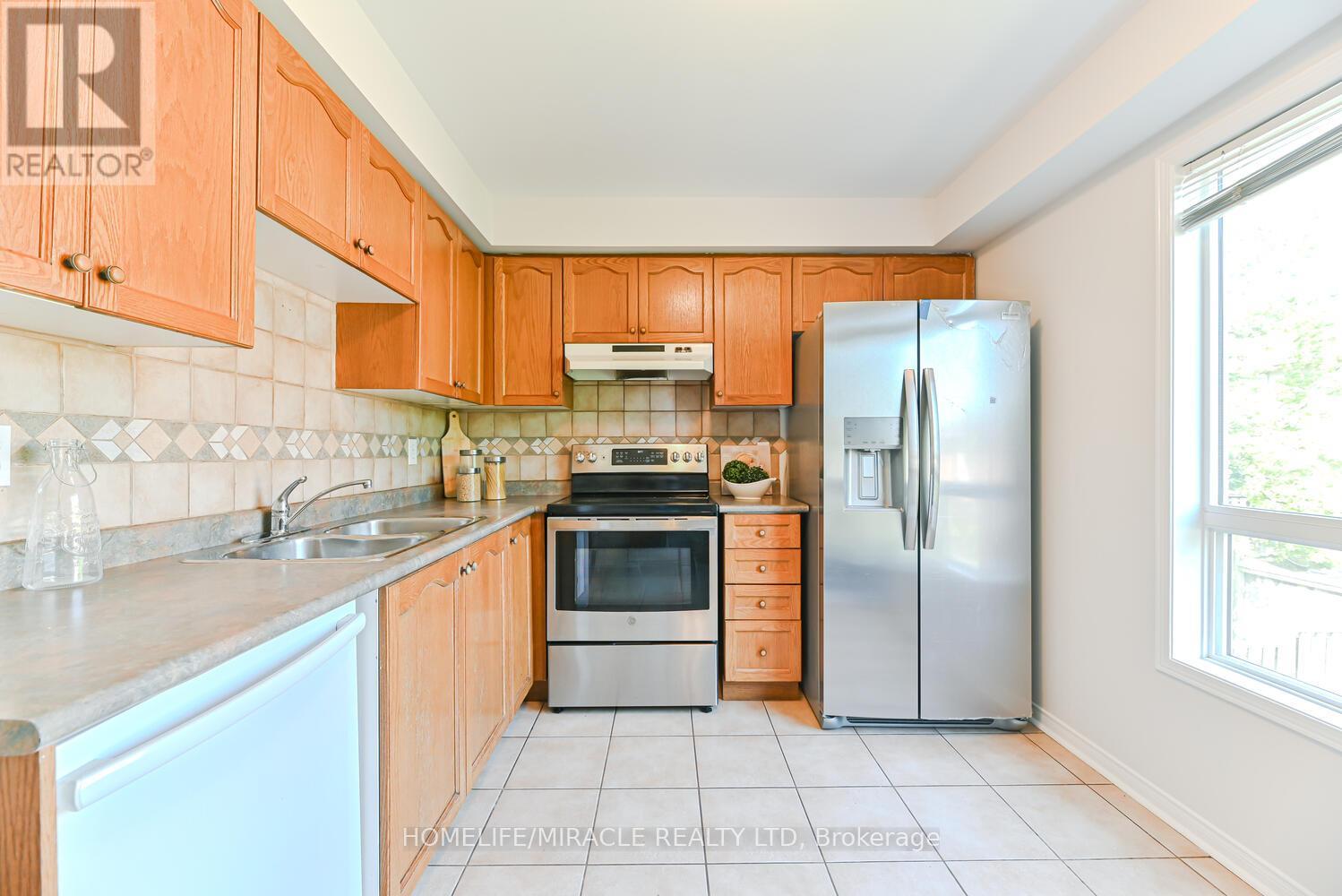 Photo 30 of 52 Mcgonigal Lane, Ajax ON
