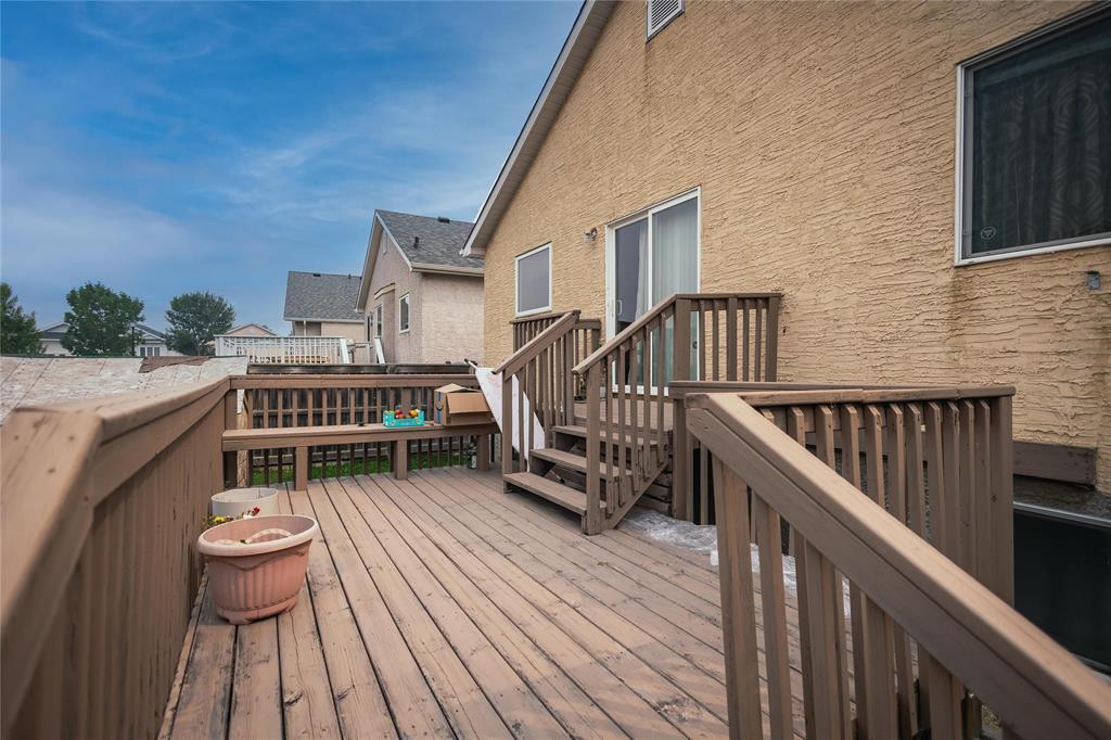 Photo 5 of 122 Khalsa Street, Winnipeg MB