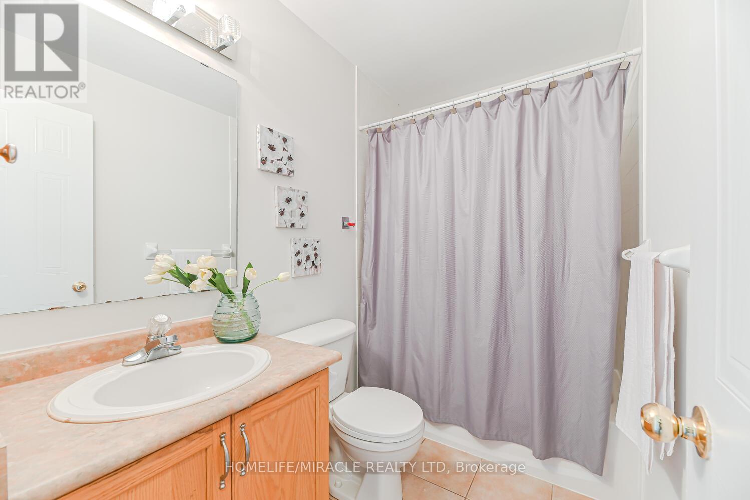 Photo 26 of 52 Mcgonigal Lane, Ajax ON