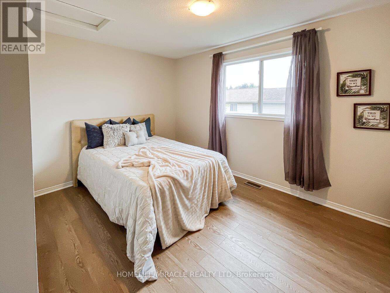 Photo 12 of 52 Mcgonigal Lane, Ajax ON