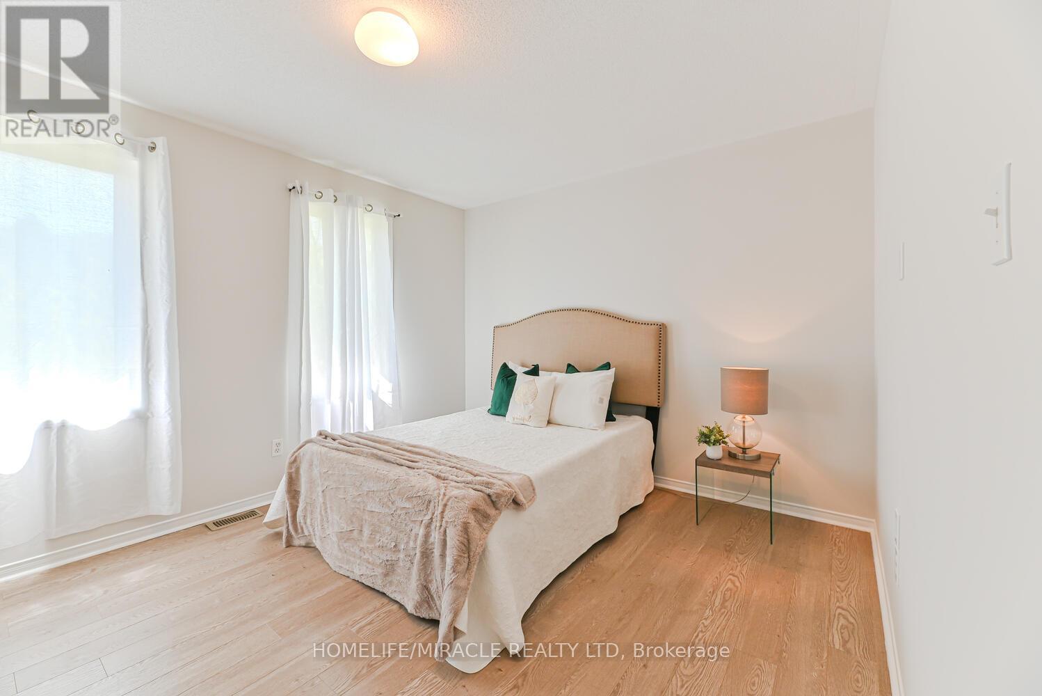 Photo 14 of 52 Mcgonigal Lane, Ajax ON