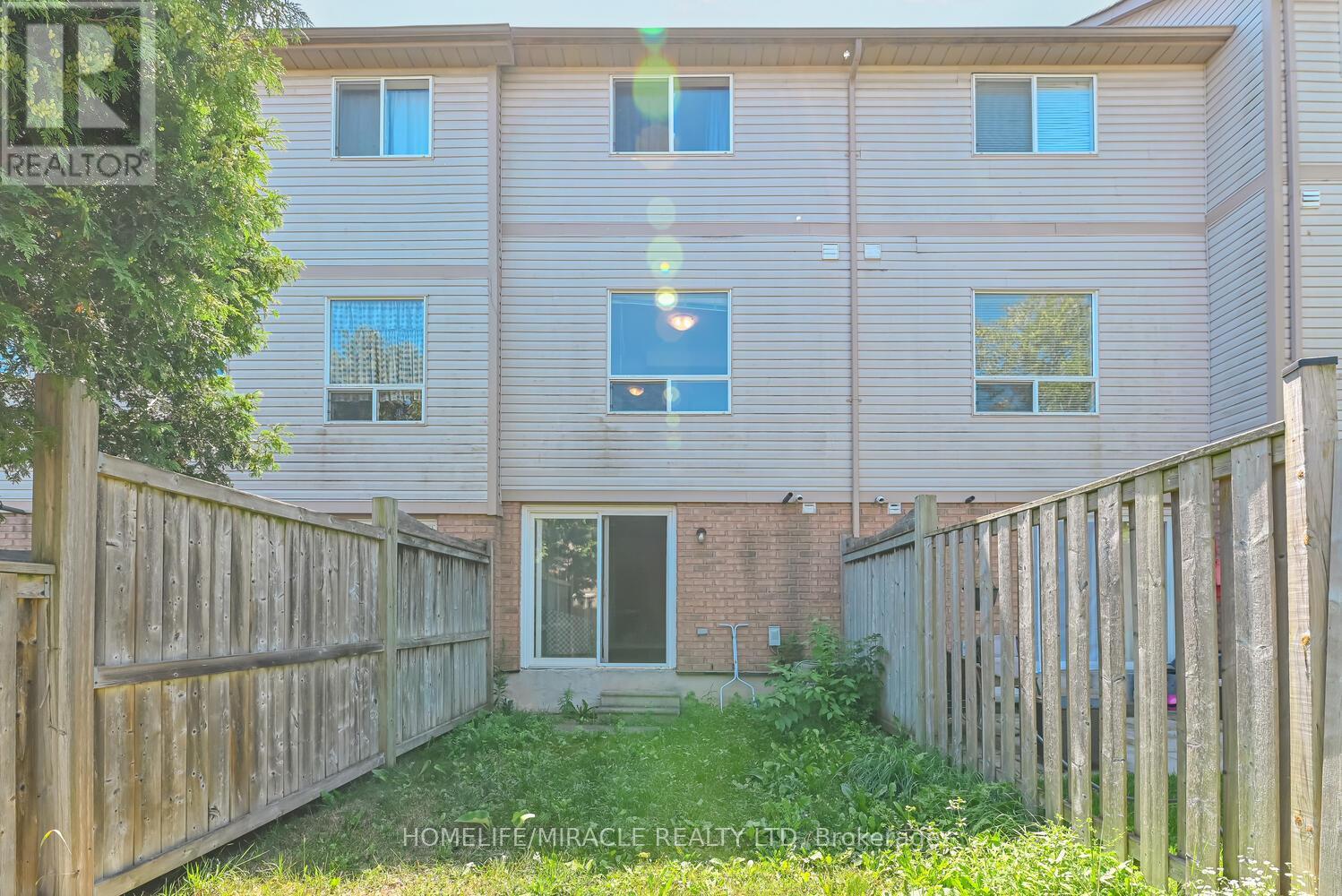 Photo 4 of 52 Mcgonigal Lane, Ajax ON