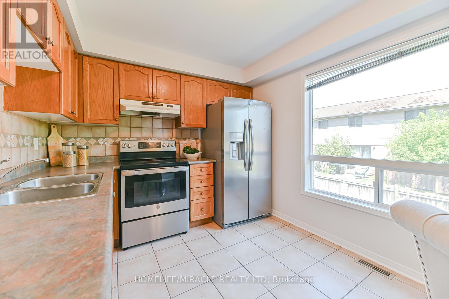 Photo 6 of 52 Mcgonigal Lane, Ajax ON