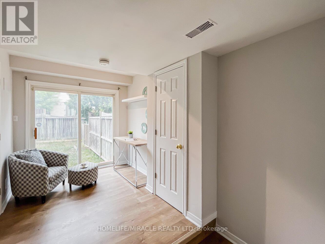 Photo 17 of 52 Mcgonigal Lane, Ajax ON