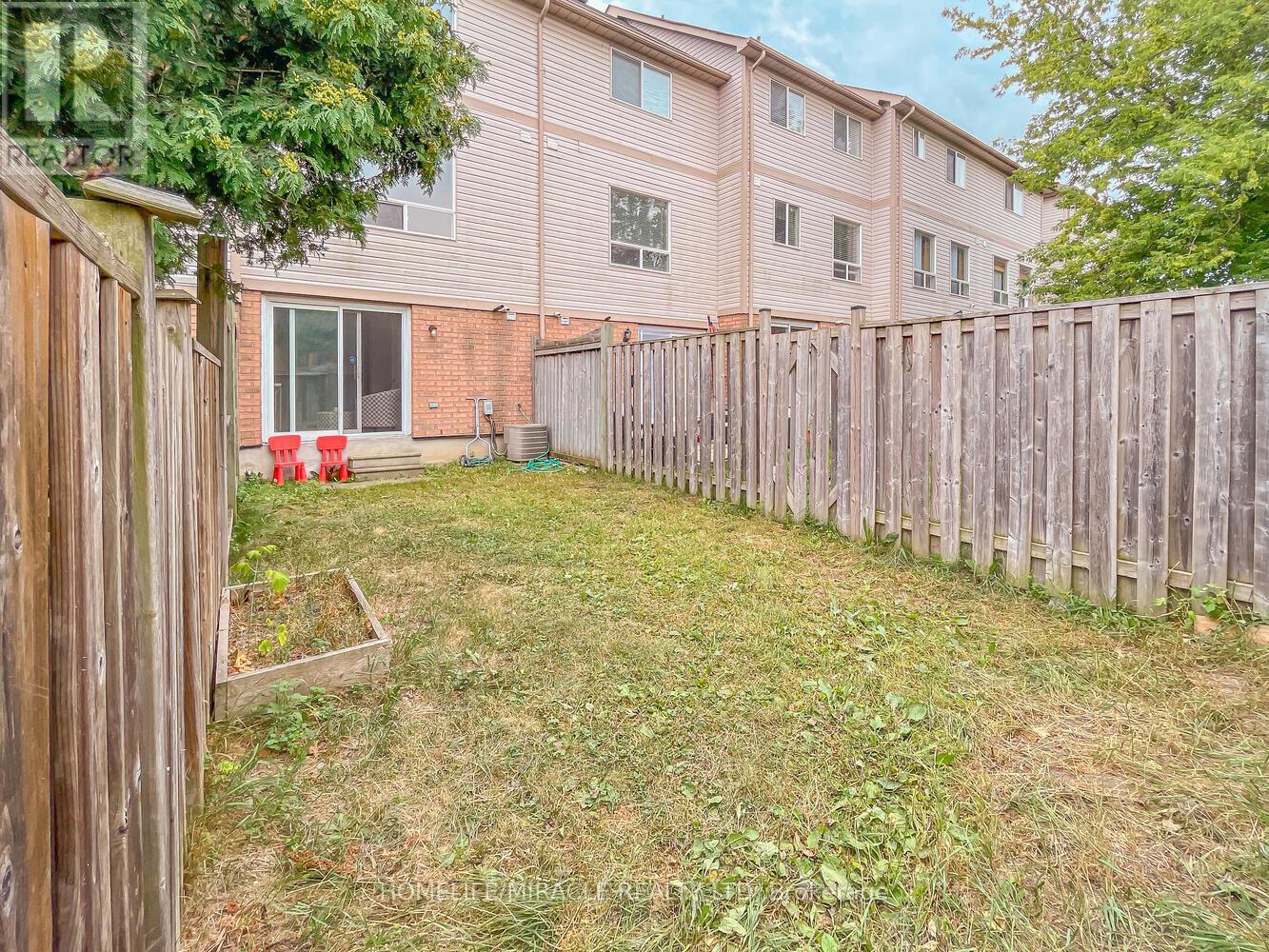 Photo 33 of 52 Mcgonigal Lane, Ajax ON