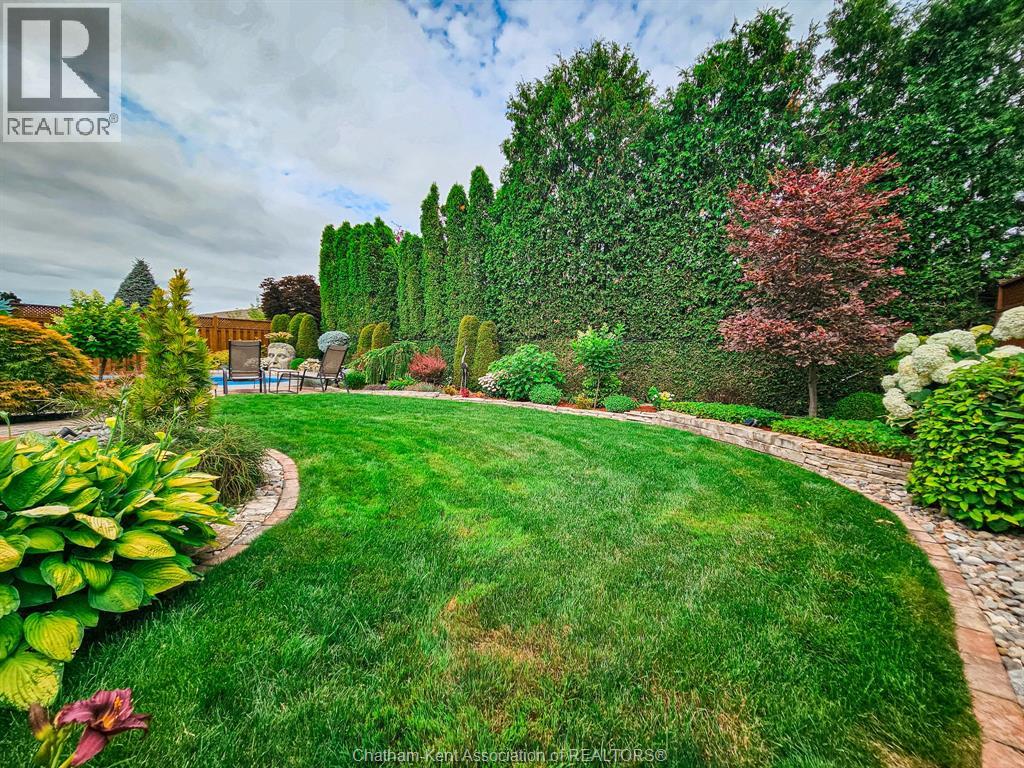 Photo 18 of 645 Mcnaughton Avenue West, Chatham ON