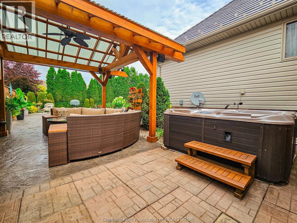 Photo 5 of 645 Mcnaughton Avenue West, Chatham ON