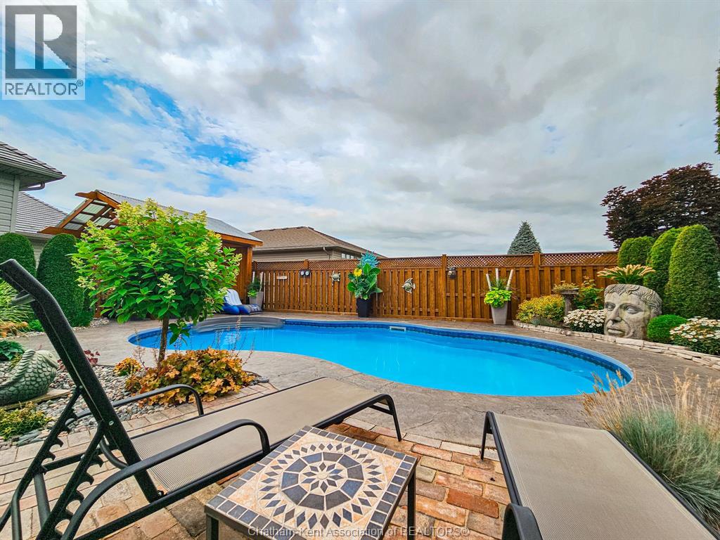 Photo 8 of 645 Mcnaughton Avenue West, Chatham ON