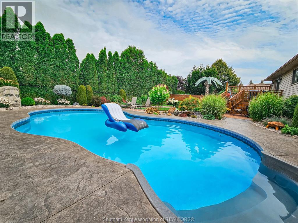 Photo 9 of 645 Mcnaughton Avenue West, Chatham ON