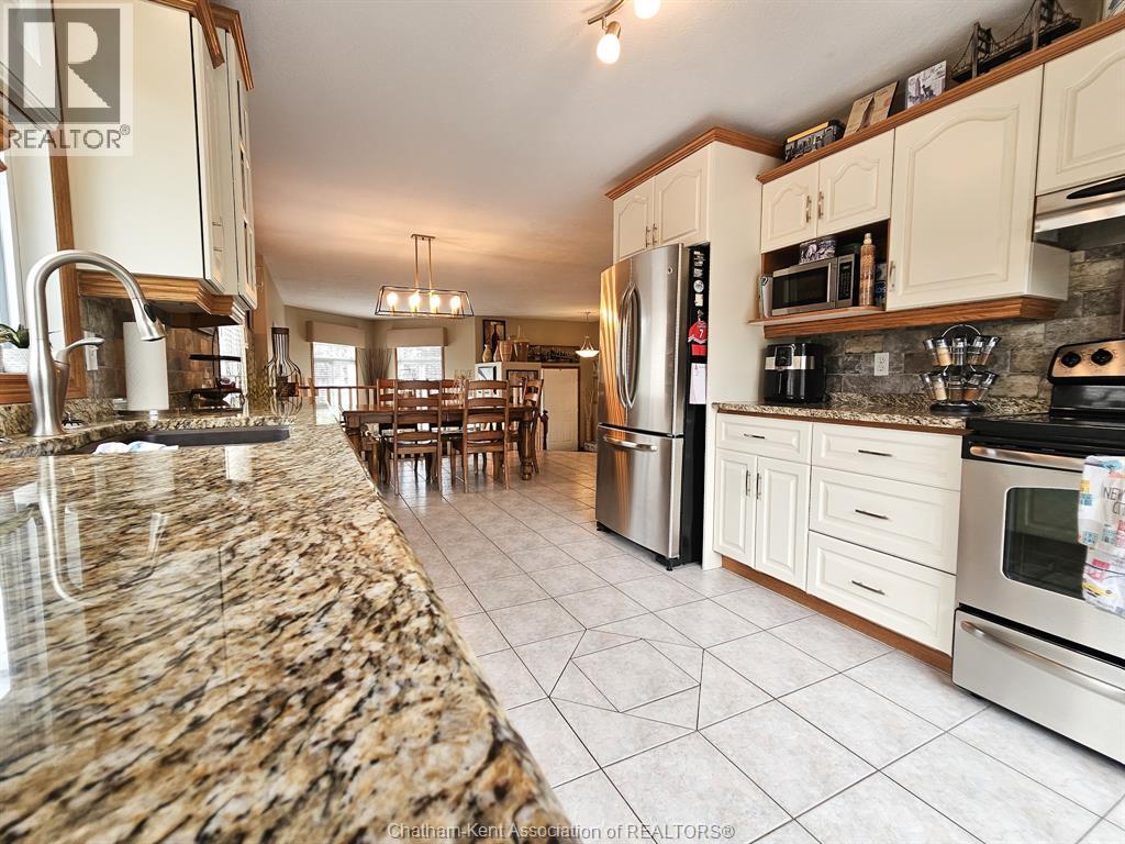 Photo 27 of 645 Mcnaughton Avenue West, Chatham ON