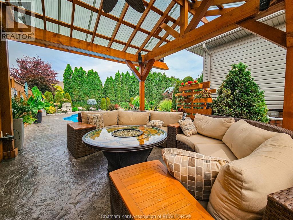 Photo 4 of 645 Mcnaughton Avenue West, Chatham ON