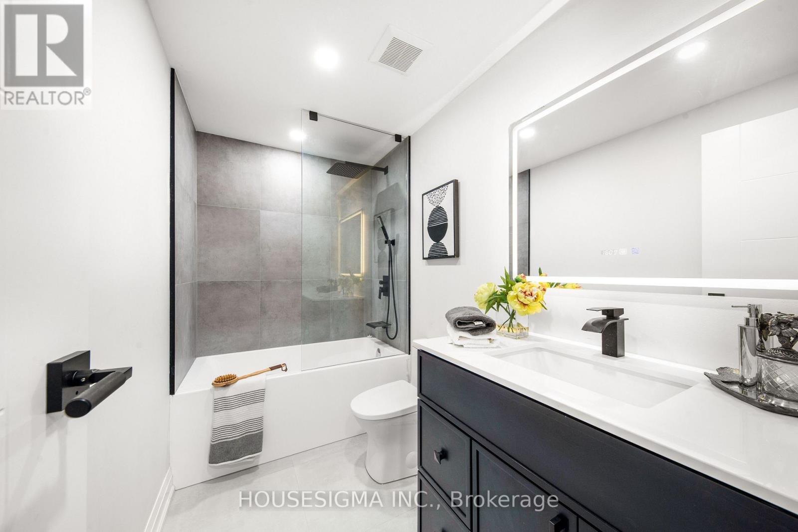 Photo 18 of 50 Royal Orchard Boulevard, Markham ON