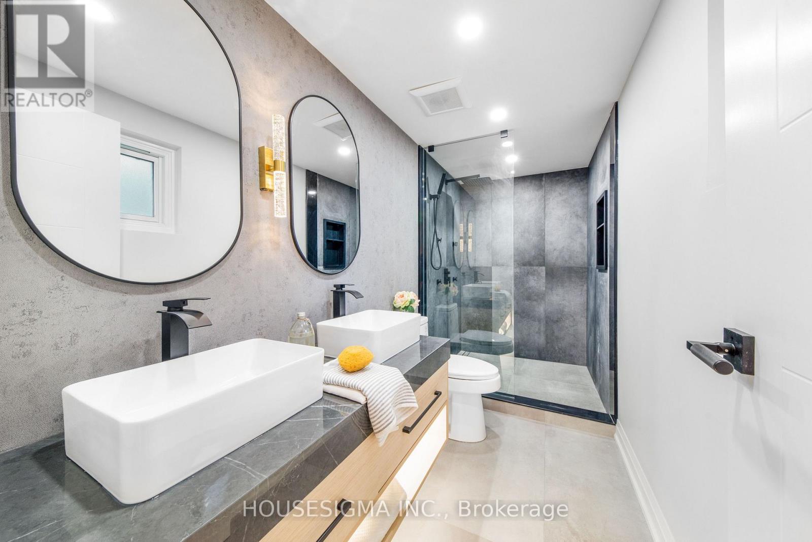Photo 16 of 50 Royal Orchard Boulevard, Markham ON