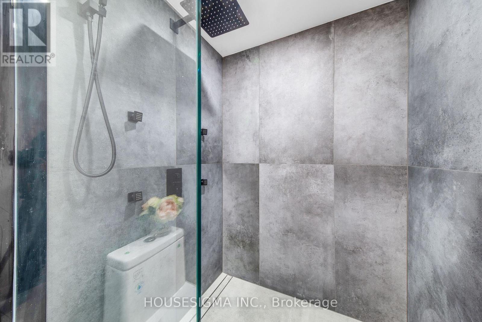 Photo 3 of 50 Royal Orchard Boulevard, Markham ON