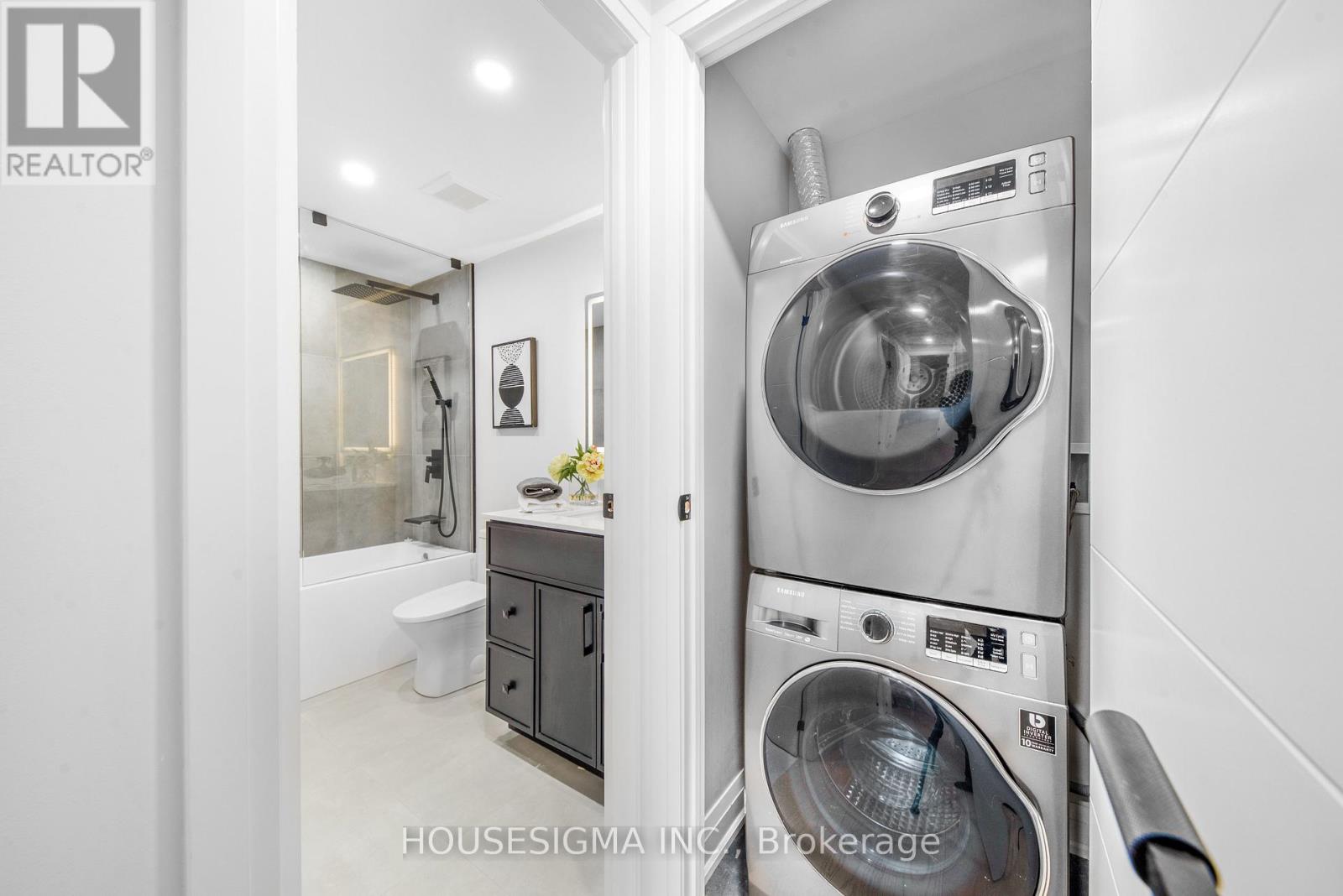 Photo 22 of 50 Royal Orchard Boulevard, Markham ON