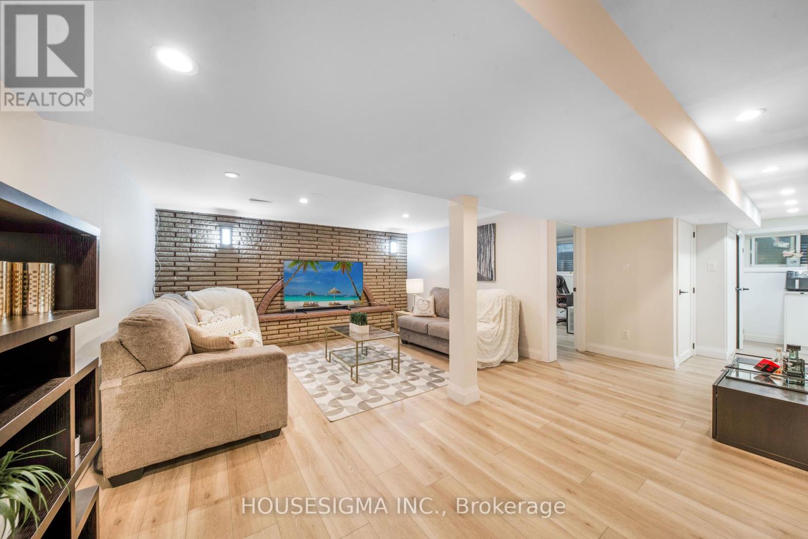 Photo 20 of 50 Royal Orchard Boulevard, Markham ON