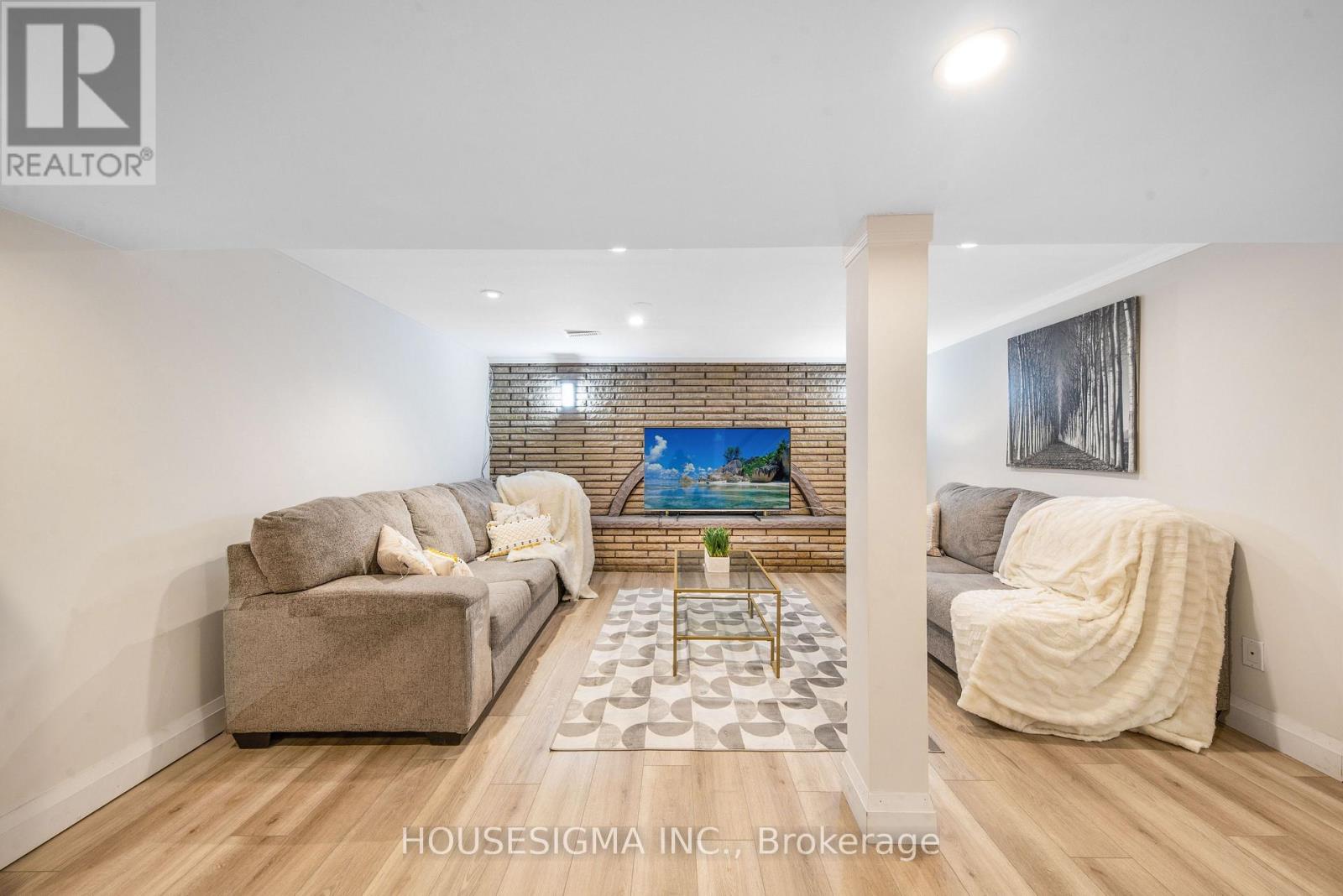 Photo 4 of 50 Royal Orchard Boulevard, Markham ON