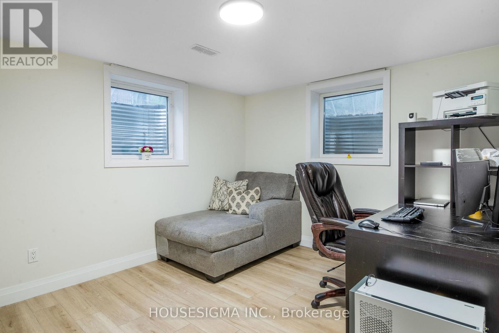 Photo 25 of 50 Royal Orchard Boulevard, Markham ON