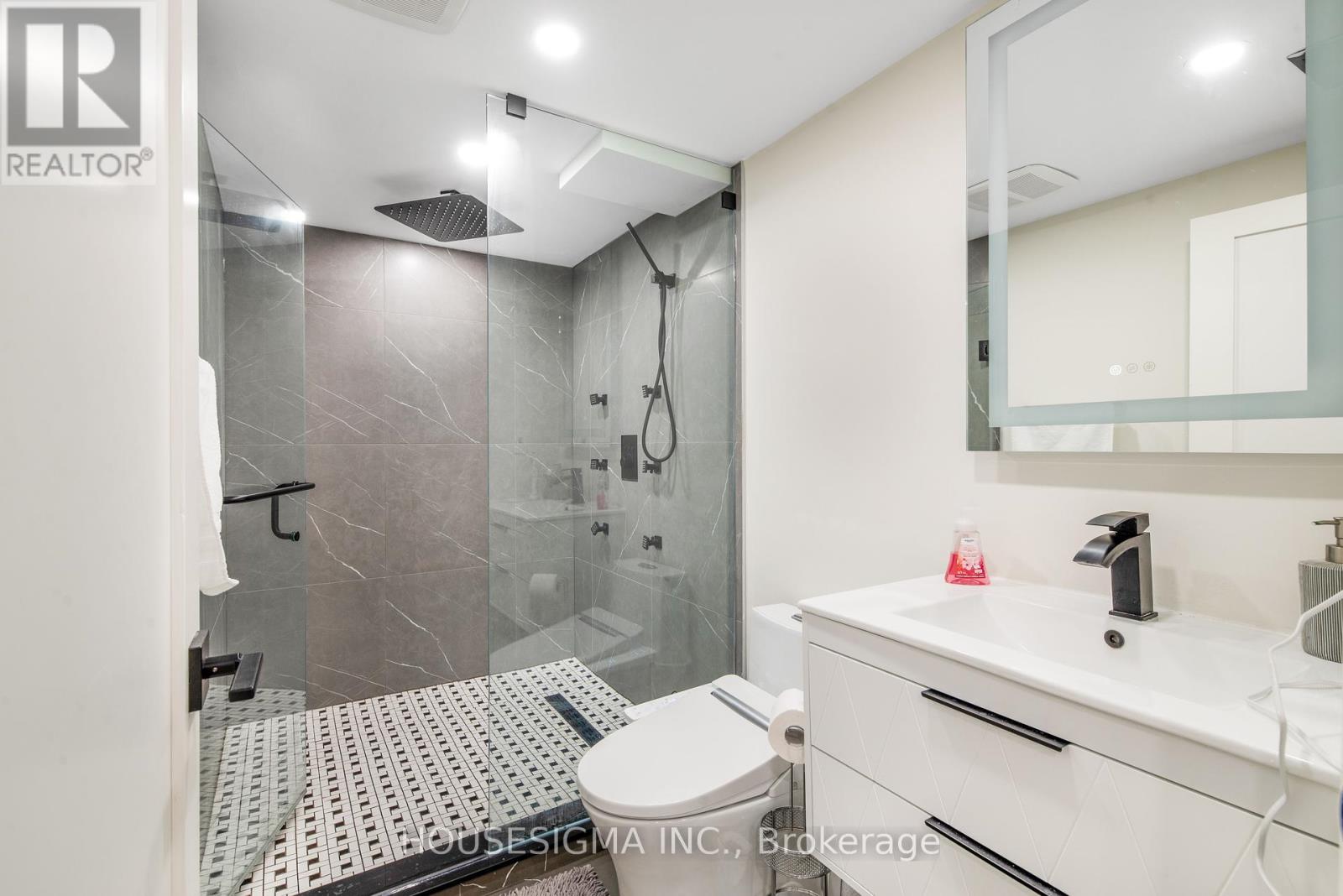 Photo 5 of 50 Royal Orchard Boulevard, Markham ON
