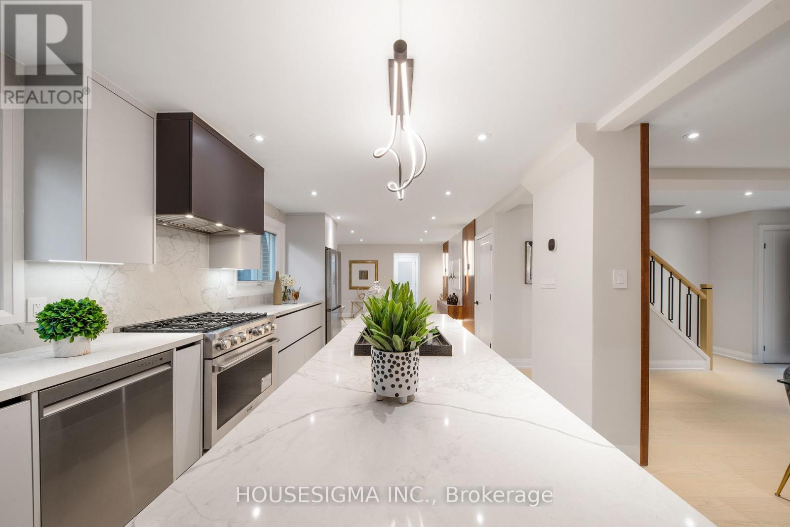 Photo 32 of 50 Royal Orchard Boulevard, Markham ON