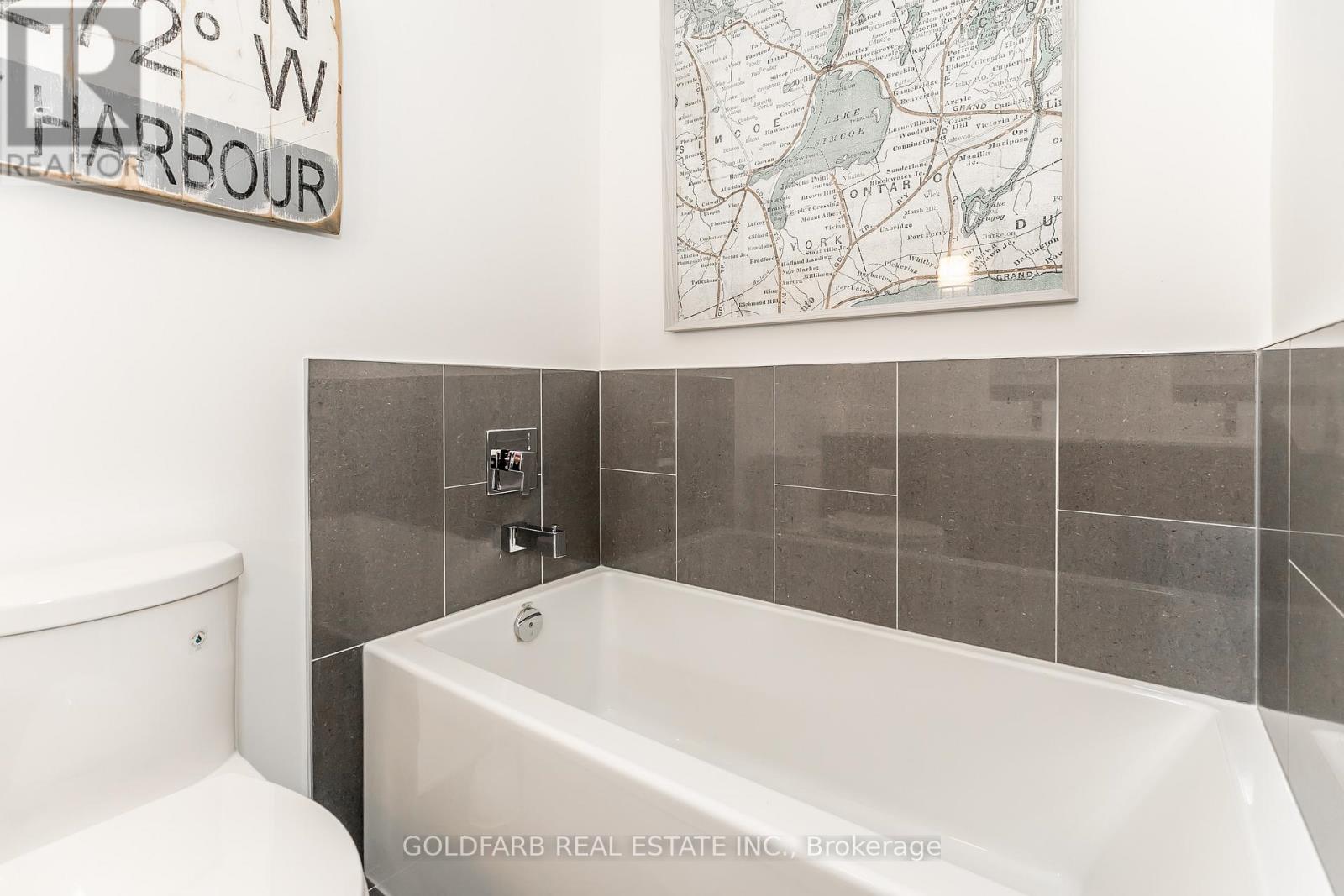 Photo 17 of 42 261 Broward Way, Innisfil ON