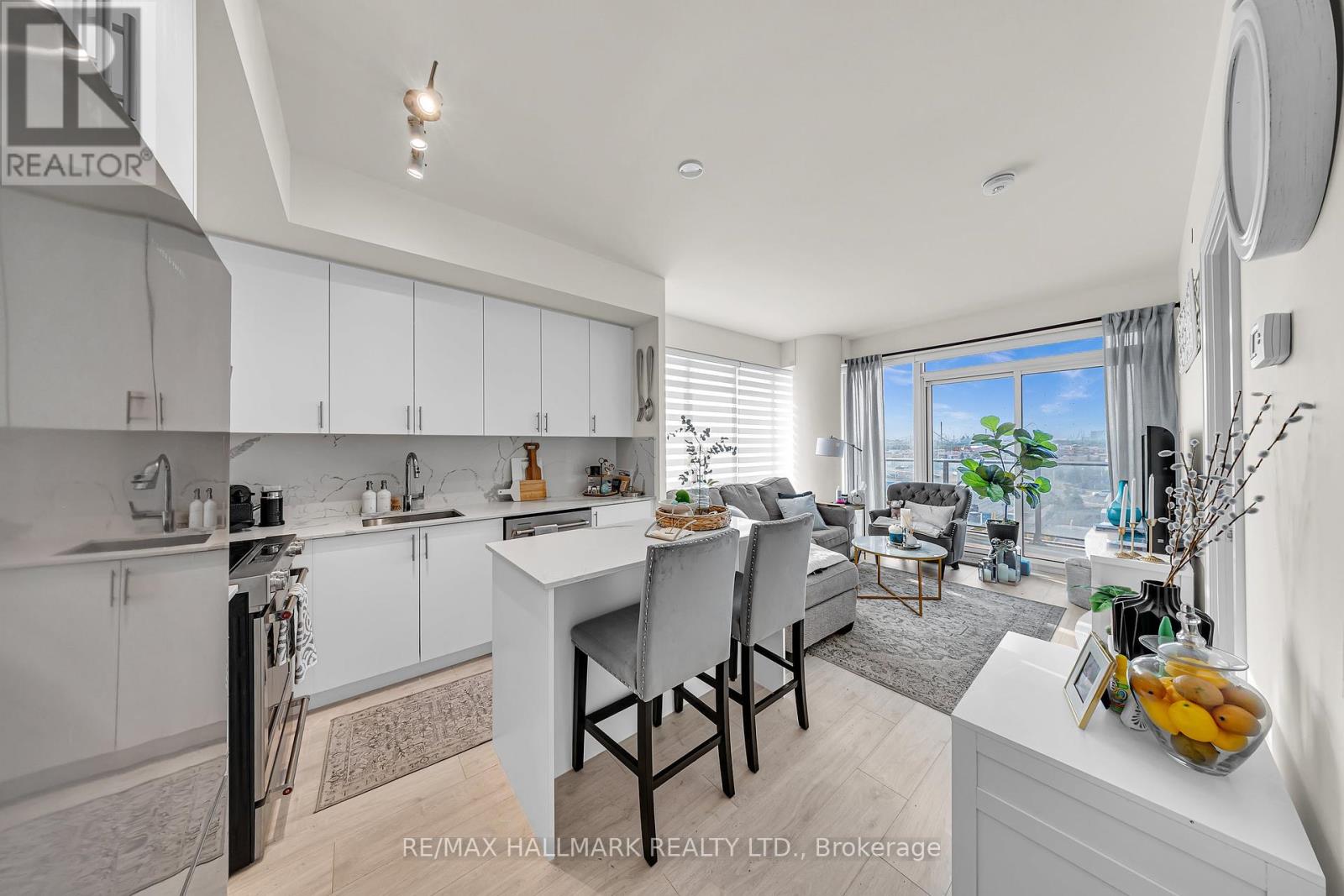 Photo 16 of 427 9000 Jane Street, Vaughan ON